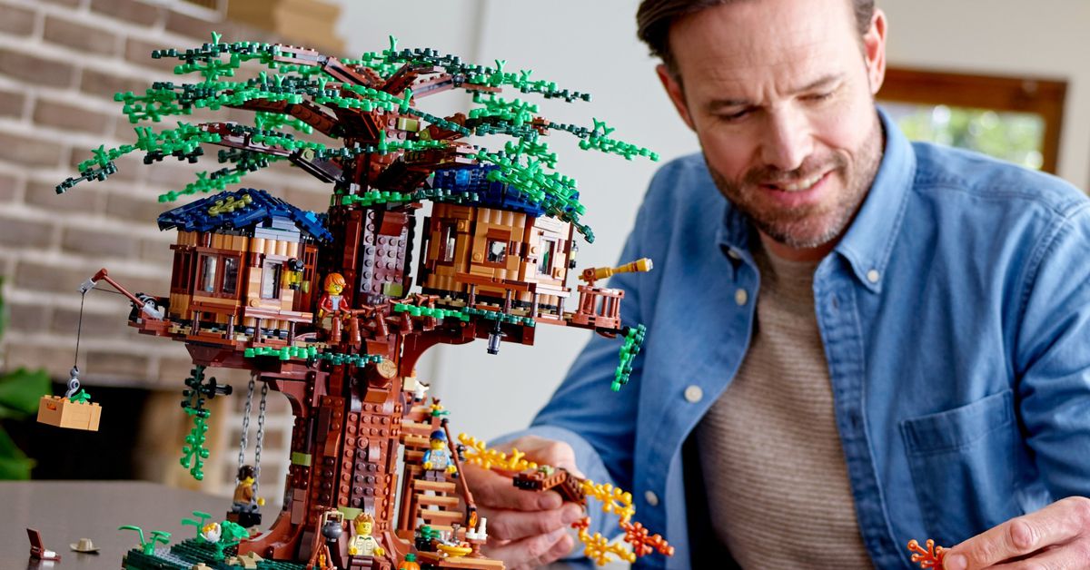 lego_tree_house_large_crop_2.jpg