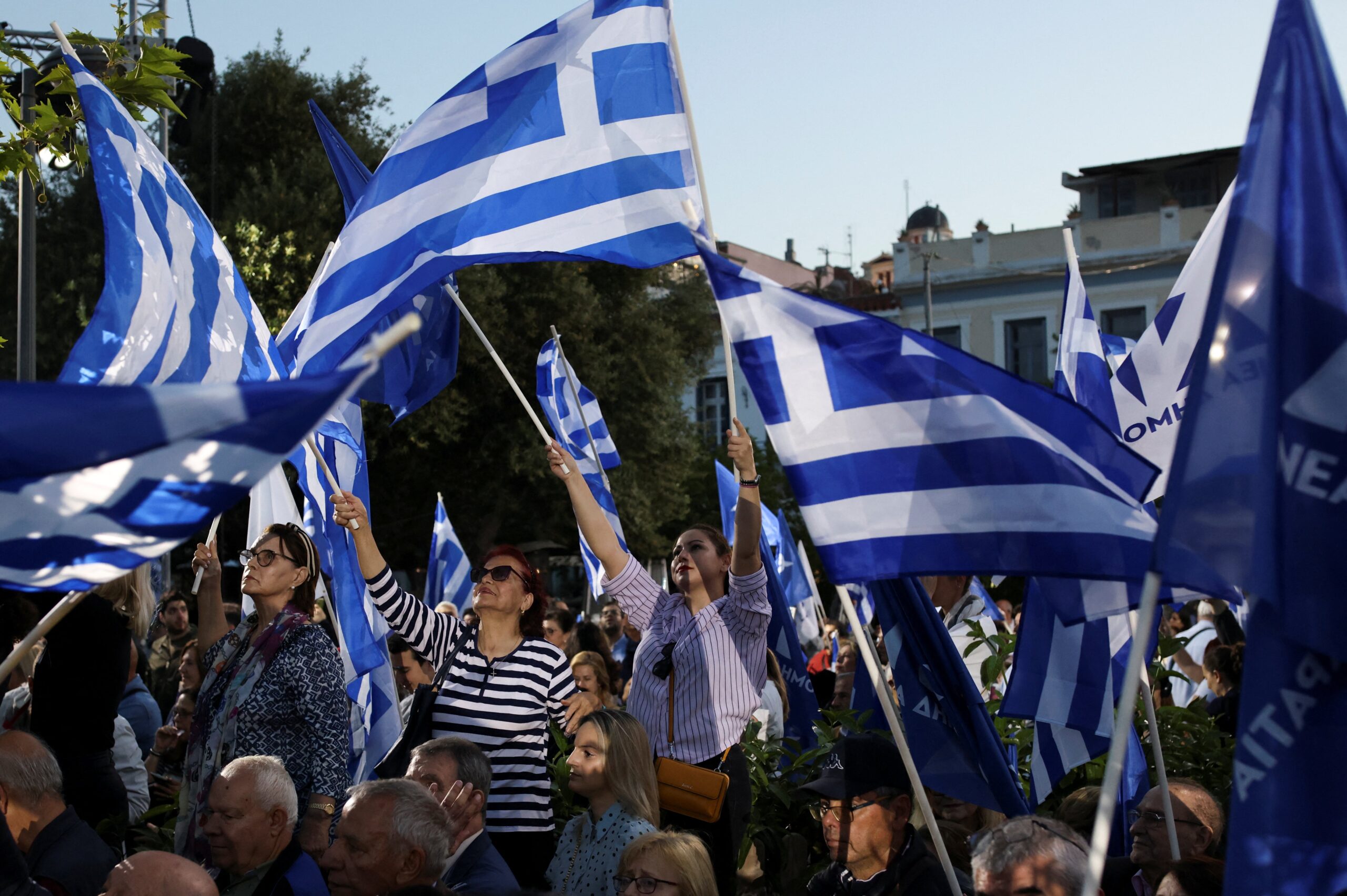 2023-05-19T174648Z_1065300013_RC2T11AFEU3C_RTRMADP_3_GREECE-ELECTION-MITSOTAKIS-RALLY.jpg