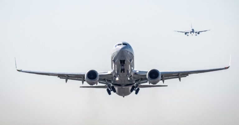 230322-two-airplanes-airport-ew-216p-3d0773.jpg