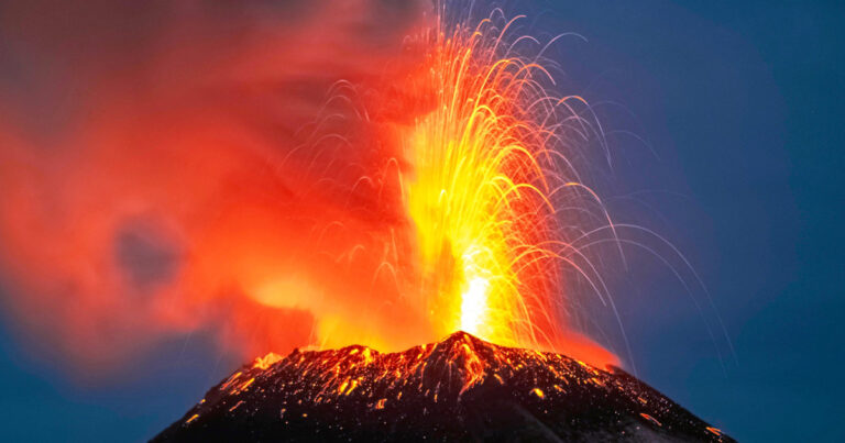 230522-Mexico-volcano-Popocatepetl-eruption-lava-ac-902p-373199.jpg