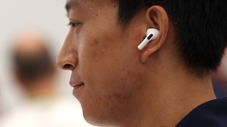 AirPods-3.jpg