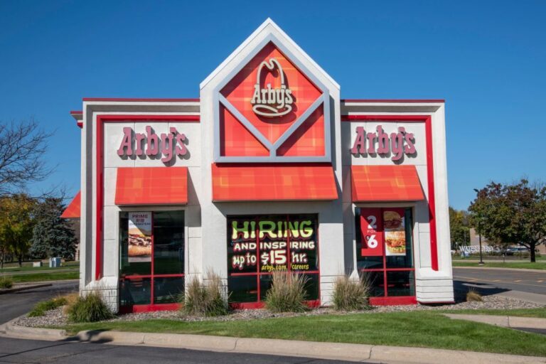 Dead-Arbys-Worker-Beat-Her-Hands-Bloody-Trying-To-Escape-Broken-Walk-In-Freezer.jpg