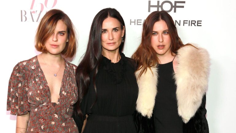 Demi_Moore_Daughters.jpg