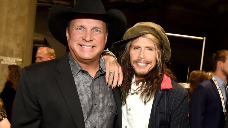 Garth_Brooks_Steven_Tyler.jpg