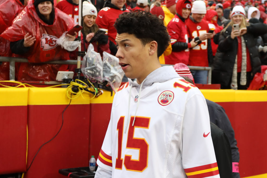 Jackson-Mahomes-Reportedly-Tried-To-Bribe-Assault-Victim-After-Forcibly-Kissing-Her-Multiple-Times.jpg