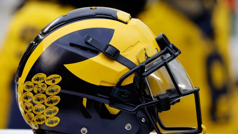 Michigan-football-helmet.jpg