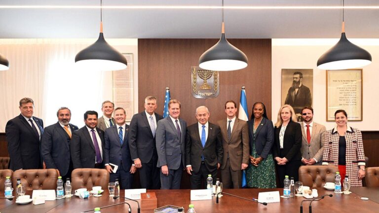 Netanyahu-with-Congressional-Members.jpg