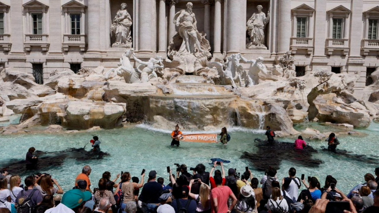 Rome-Trevi-Fountain-protest-1.png