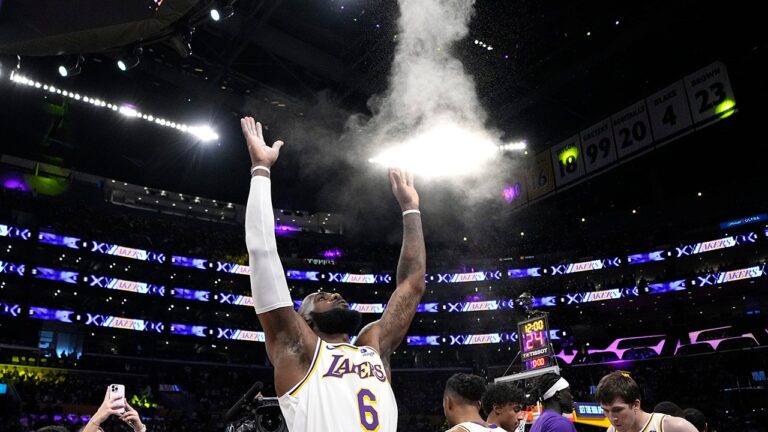 lebron-chalk-toss.jpg