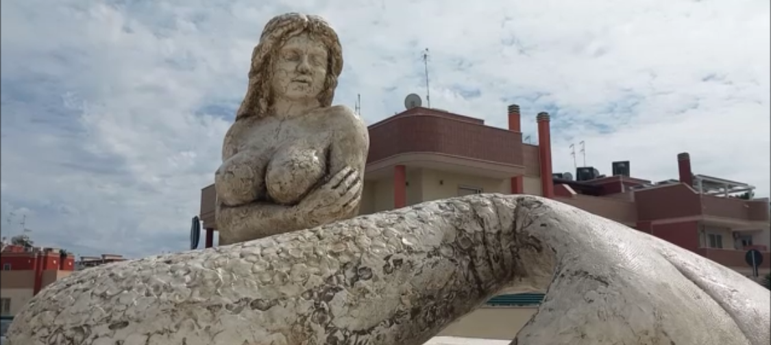 mermaid-statue-front.png