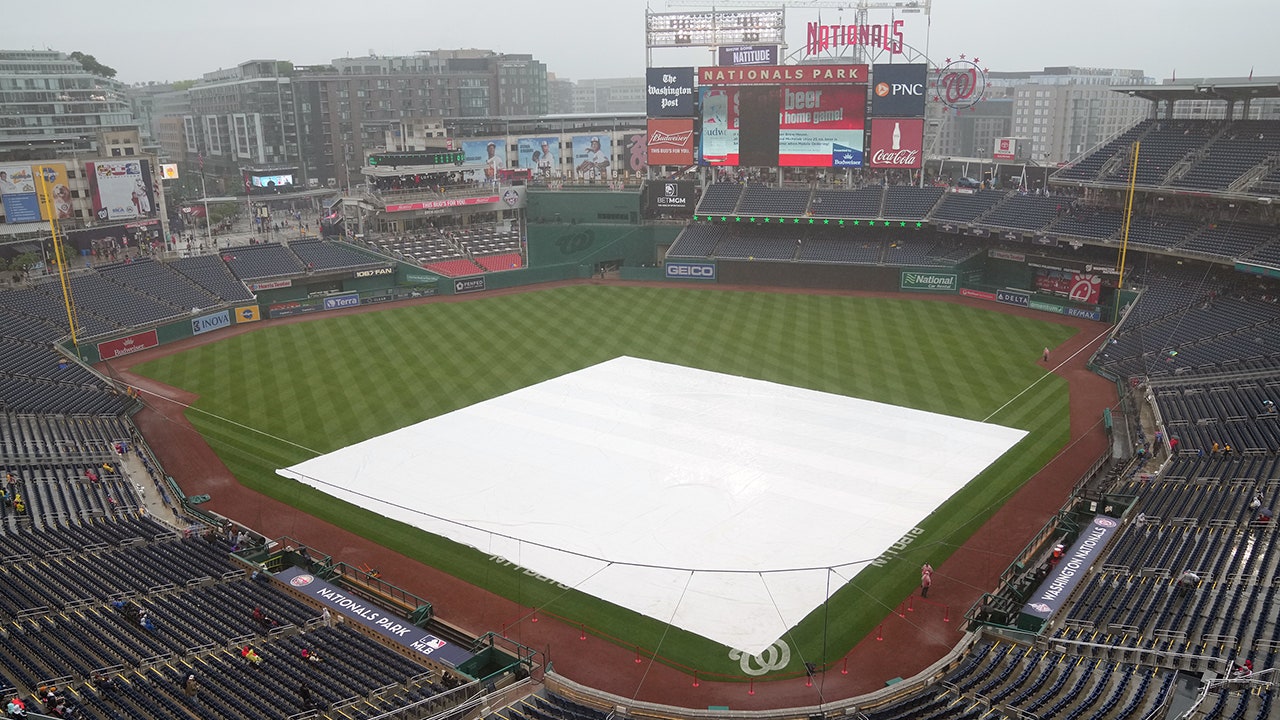 nats-park-rain-delay.jpg