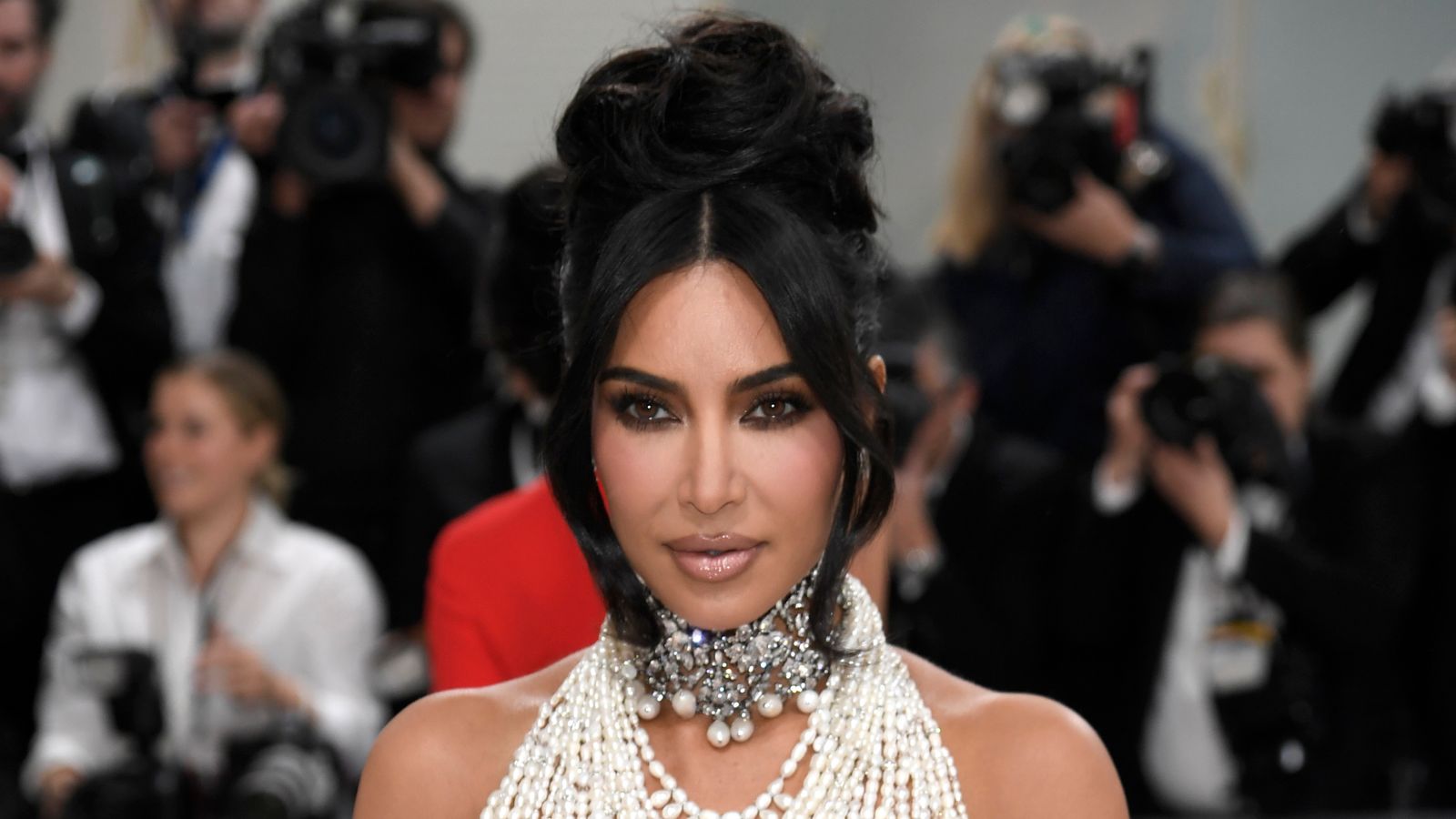 skynews-kim-kardashian-motherhood_6164700.jpg