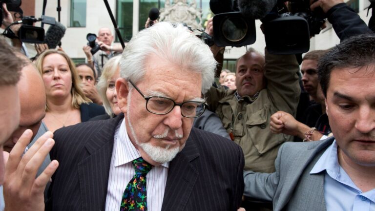 skynews-rolf-harris-obit-court_5859224.jpg