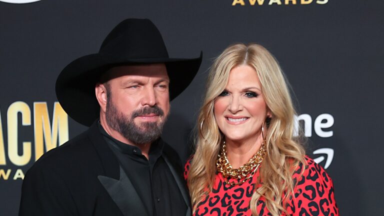 trisha-yearwood-garth-brooks.jpg