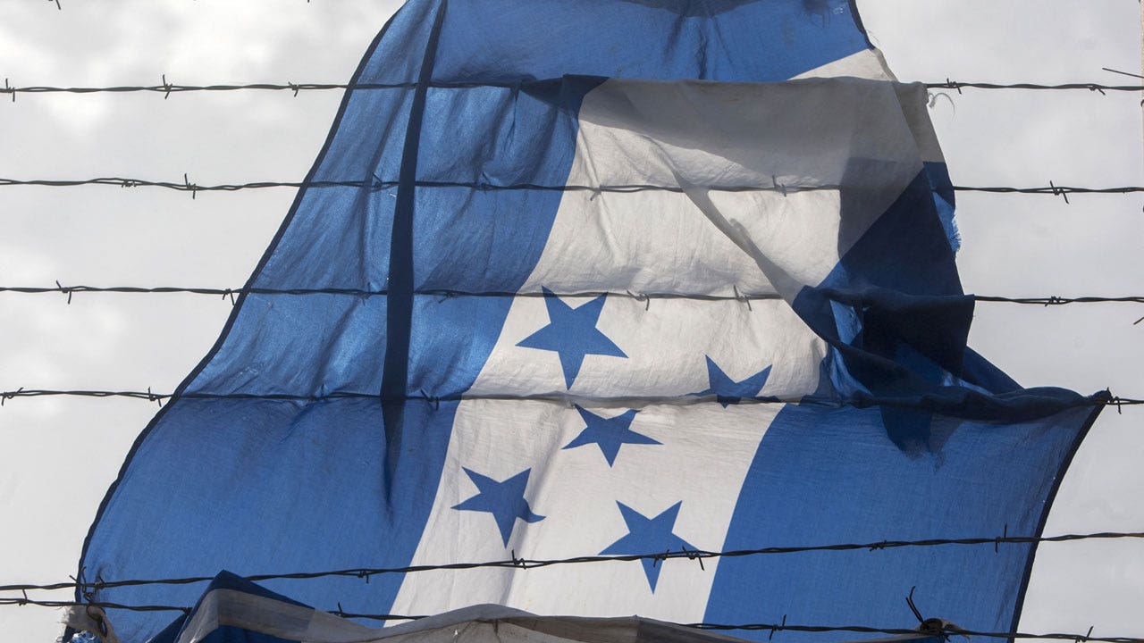 35a8bf43-Honduran-flag.jpg