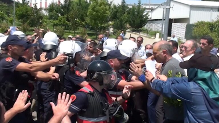 Albanian-police-clash-Iranian-dissidents2.jpg