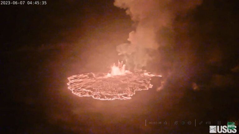 Hawaii_Volcano_Eruption_v3.jpg