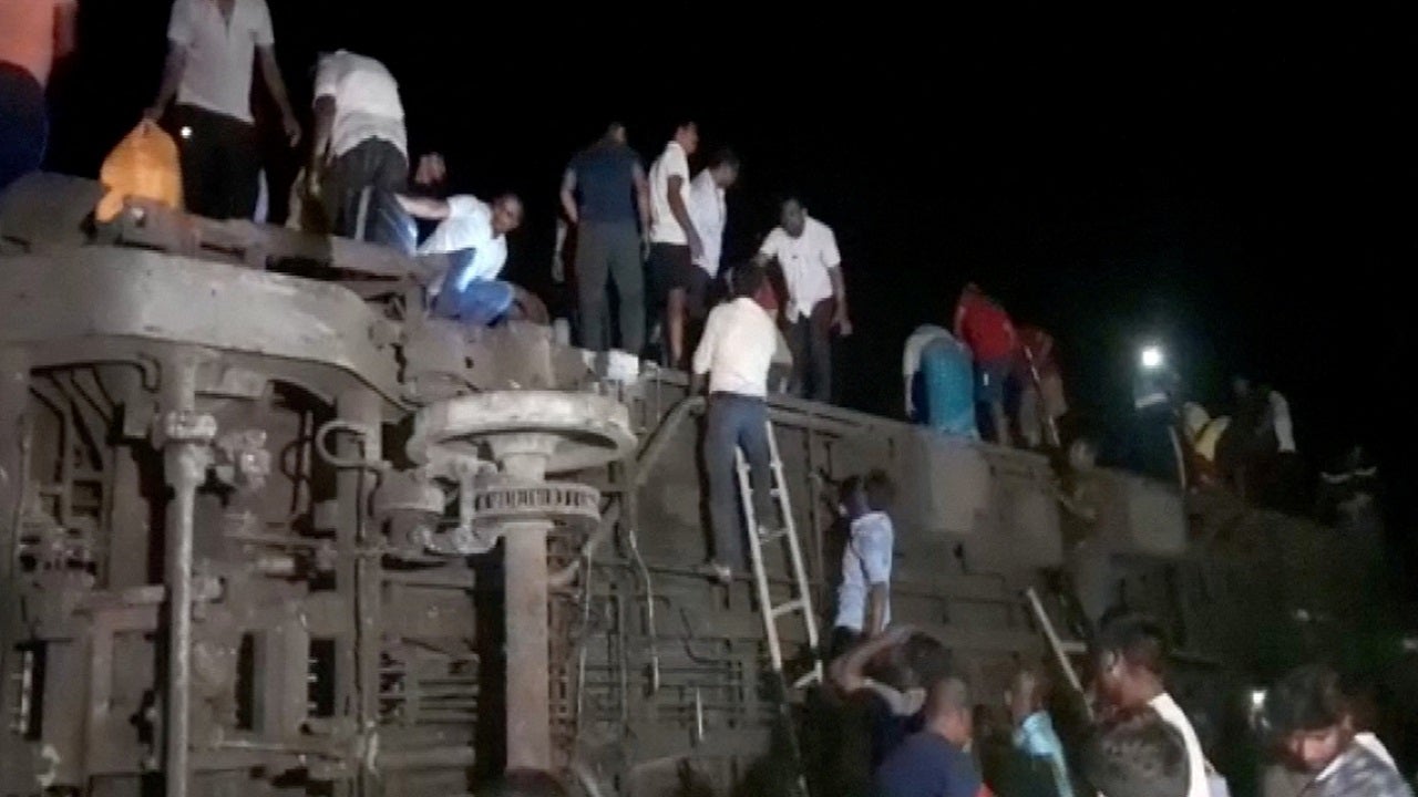 India-train-crash-1.jpg