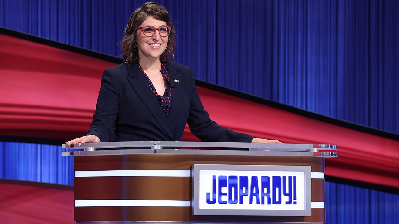 Mayim-Bialik-Jeopardy-AP.jpg