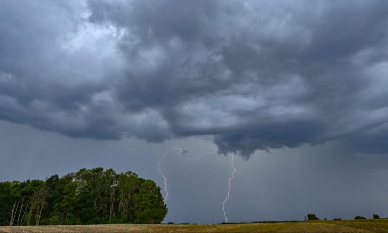 New-Jersey-Man-Lightning-Bolt-scaled-e1686853481511.jpg