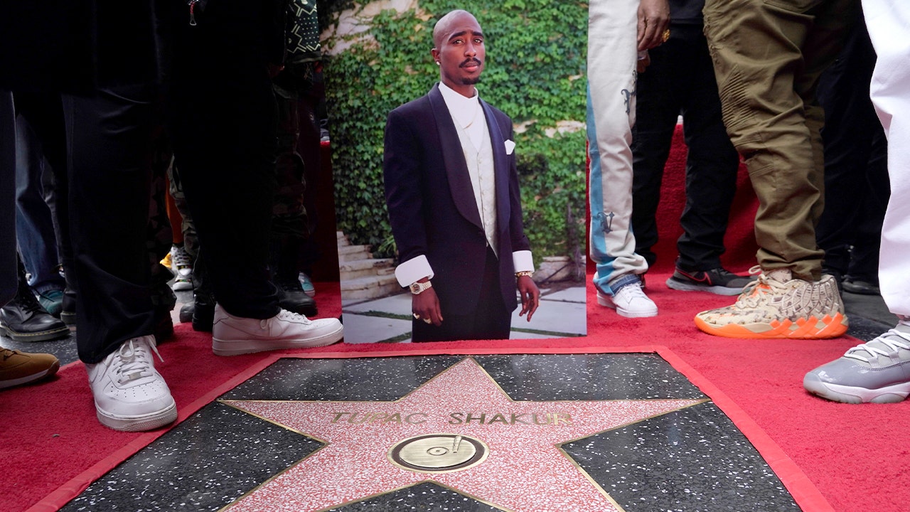 Tupac-star-on-walk-of-fame.jpg