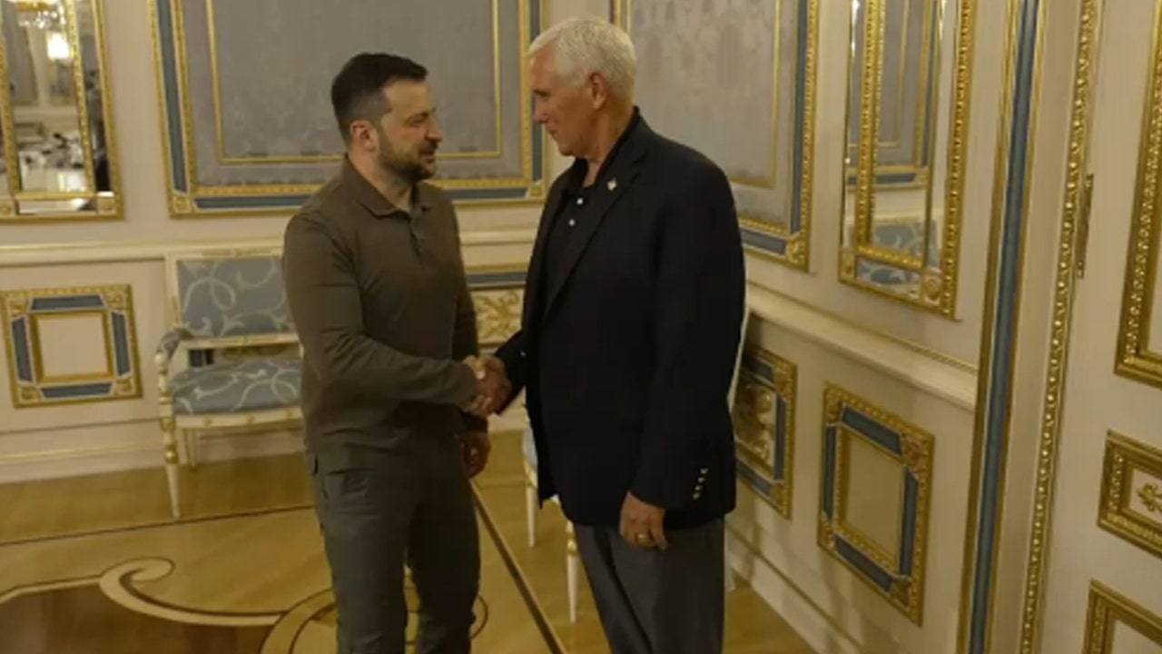 Zelenskyy-Pence.jpg