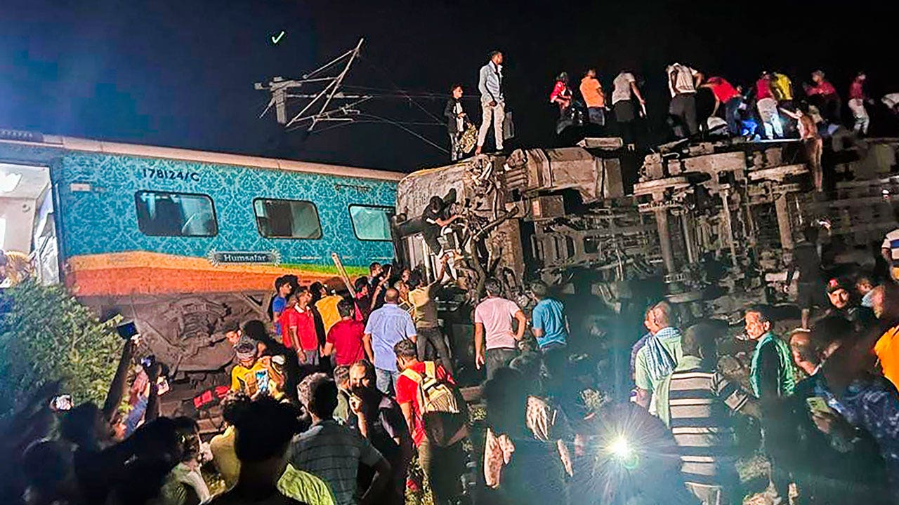 india_train_crash.jpg