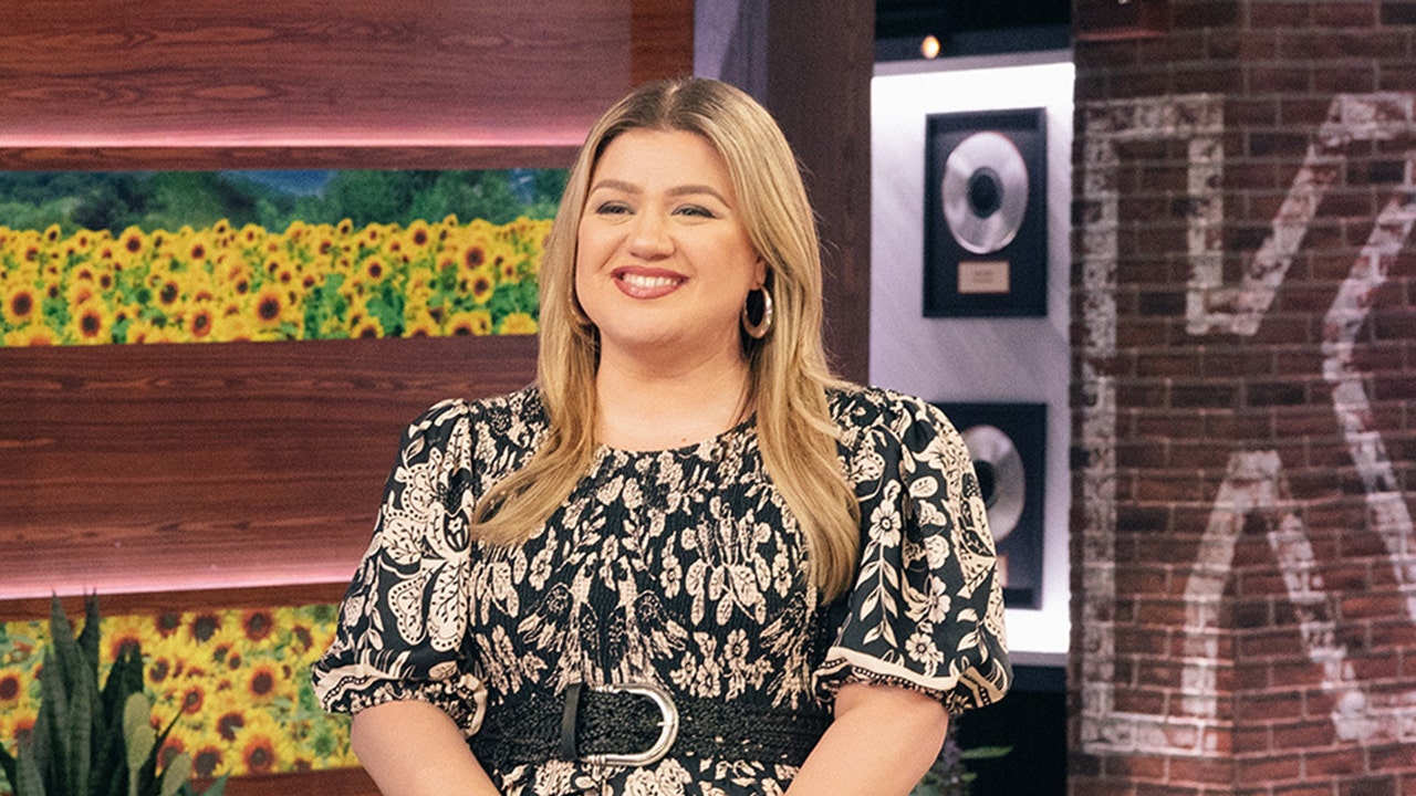 kelly-clarkson-talk-show.jpg