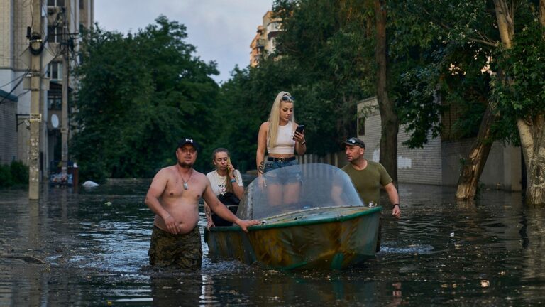 kherson-flooding-2.jpg