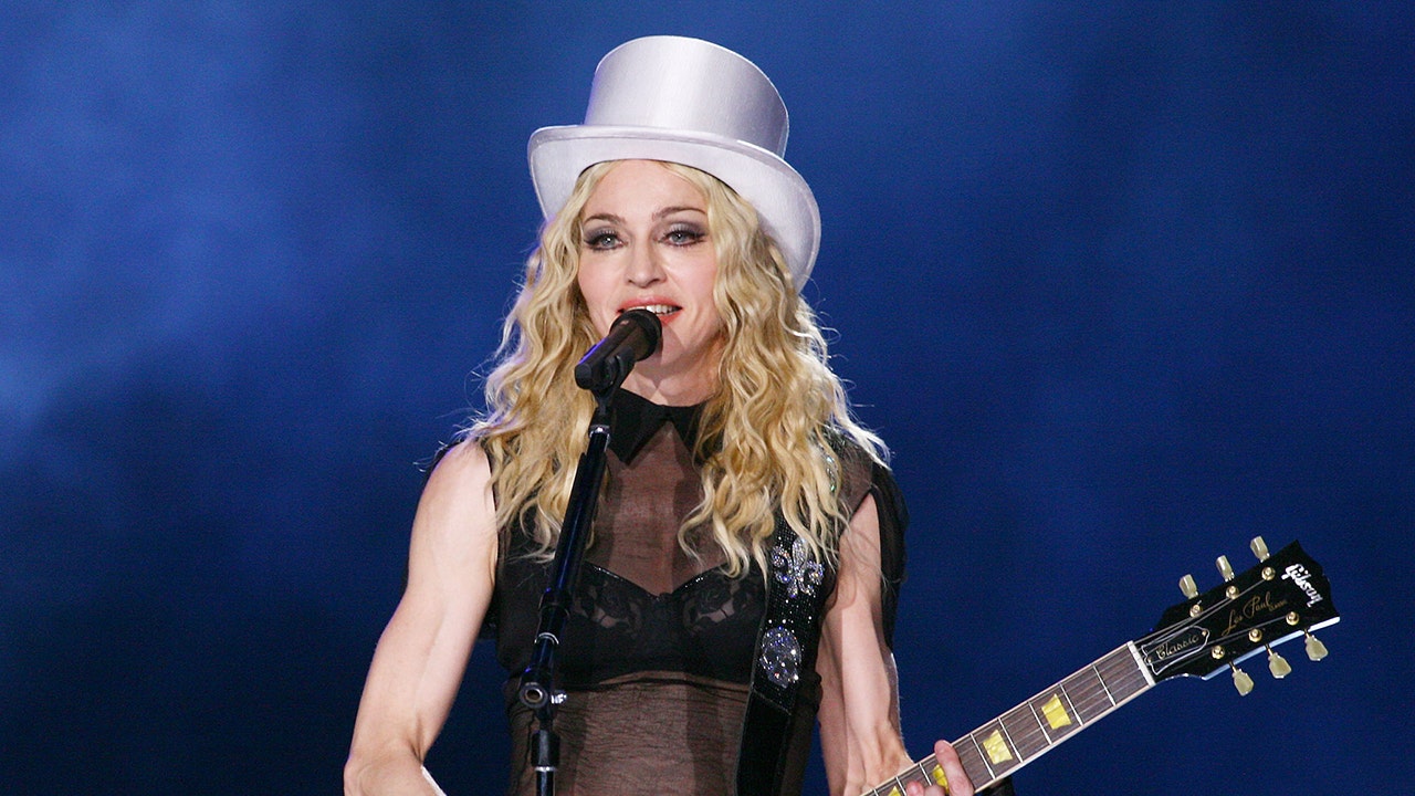 madonna-tour.jpg