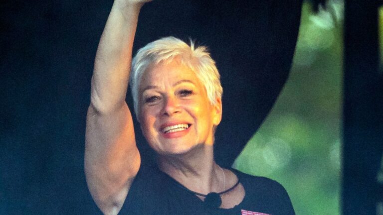 skynews-denise-welch-queen_6187568.jpg