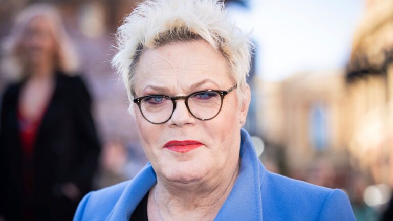 skynews-eddie-izzard-she-her_6175732.jpg