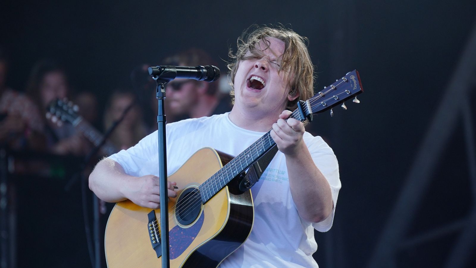 skynews-lewis-capaldi-singer_6200393.jpg