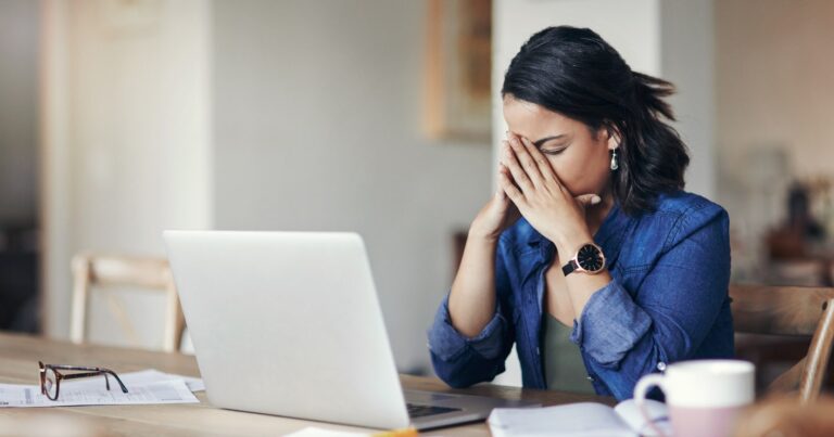 upset-woman-on-computer.jpg