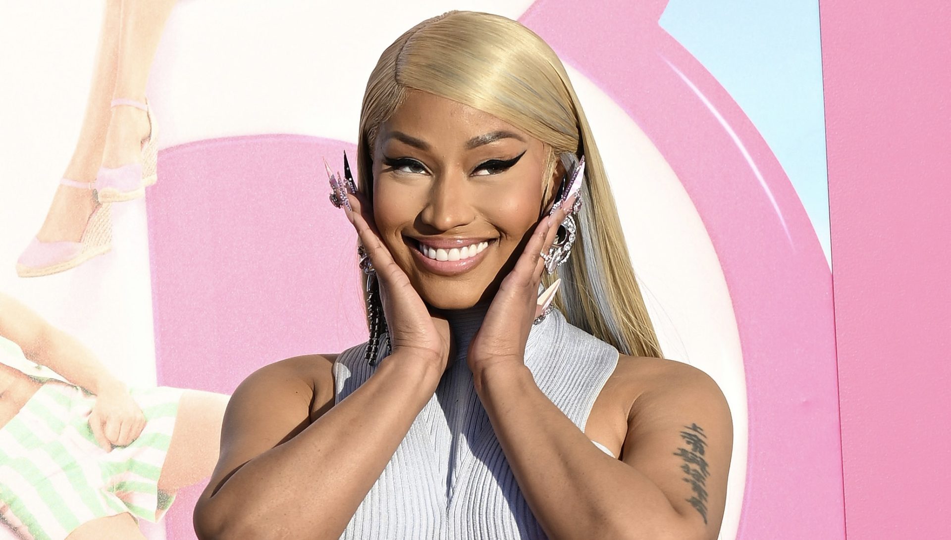 Nicki-Minaj-Fans-Cut-Up-Over-Rapper-Chopping-Her-Barbie-Premiere-Wig-scaled.jpg