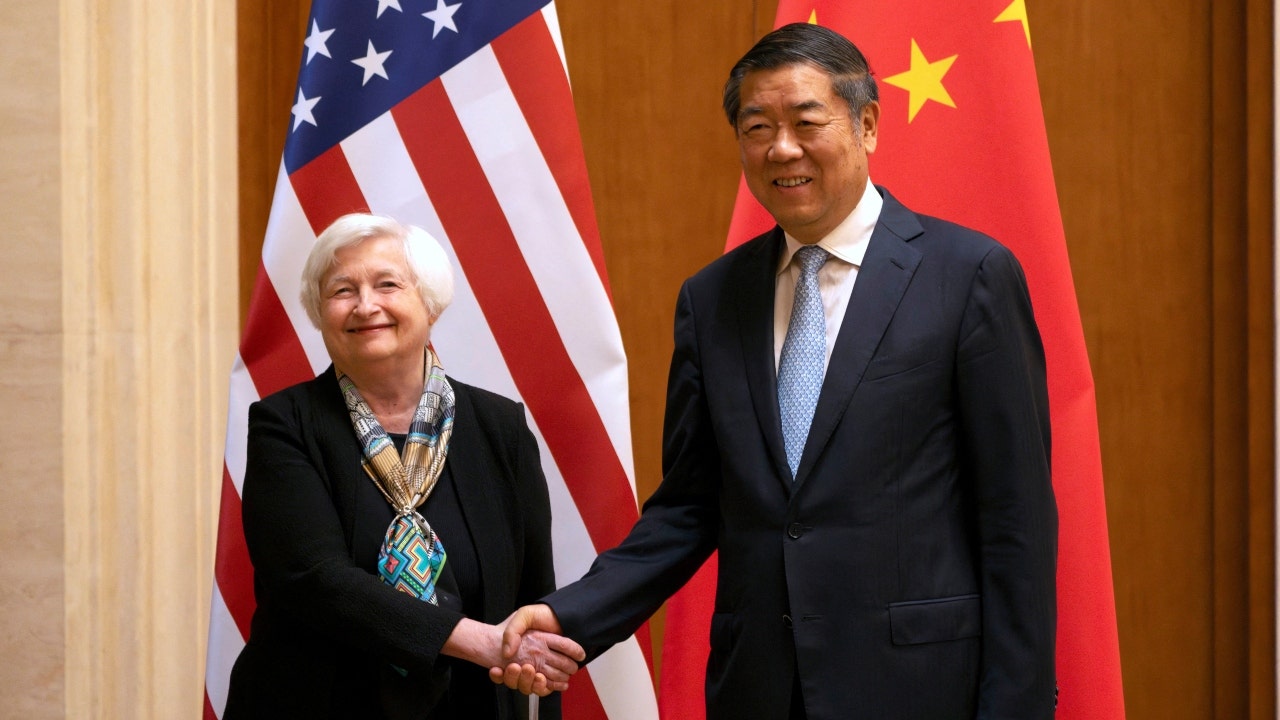 Yellen-Handshake.jpg