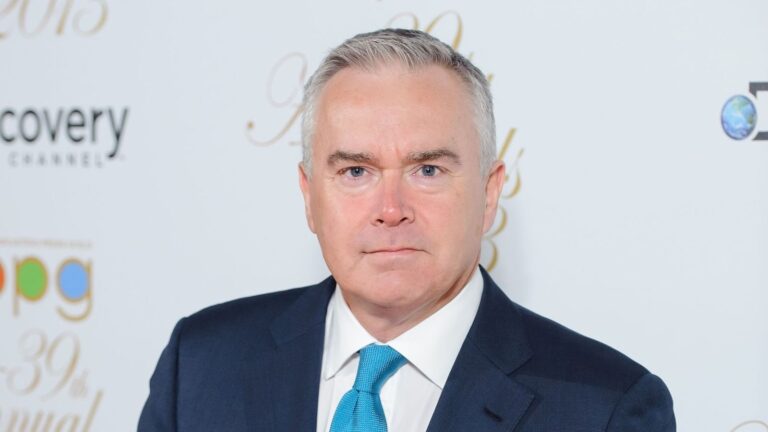 skynews-huw-edwards-bbc_6216850.jpg