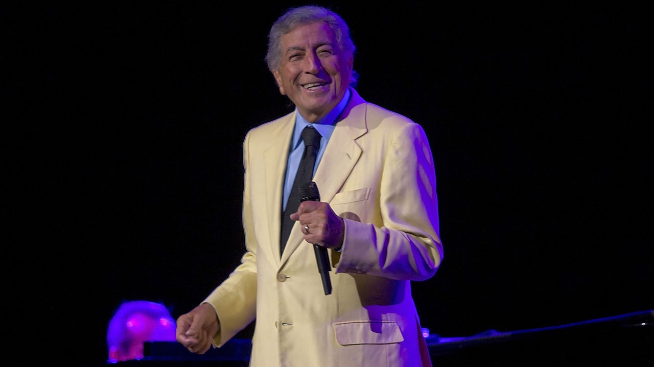 tony-bennett-singing.jpg