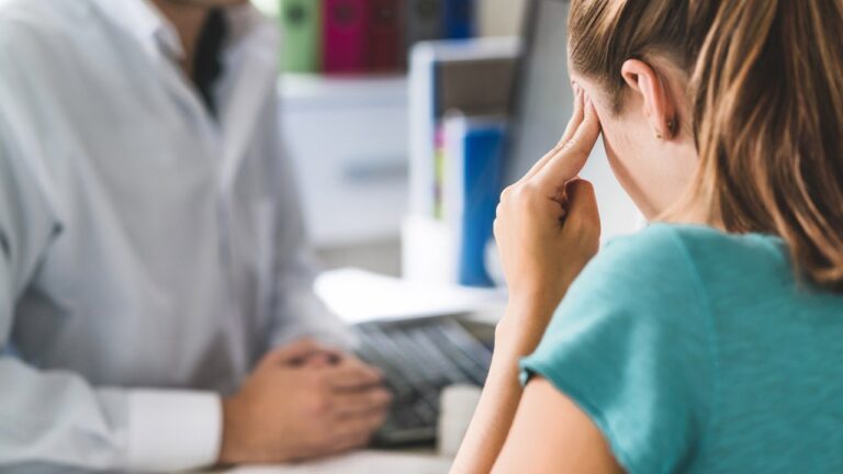 woman-with-headache-with-doctor.jpg