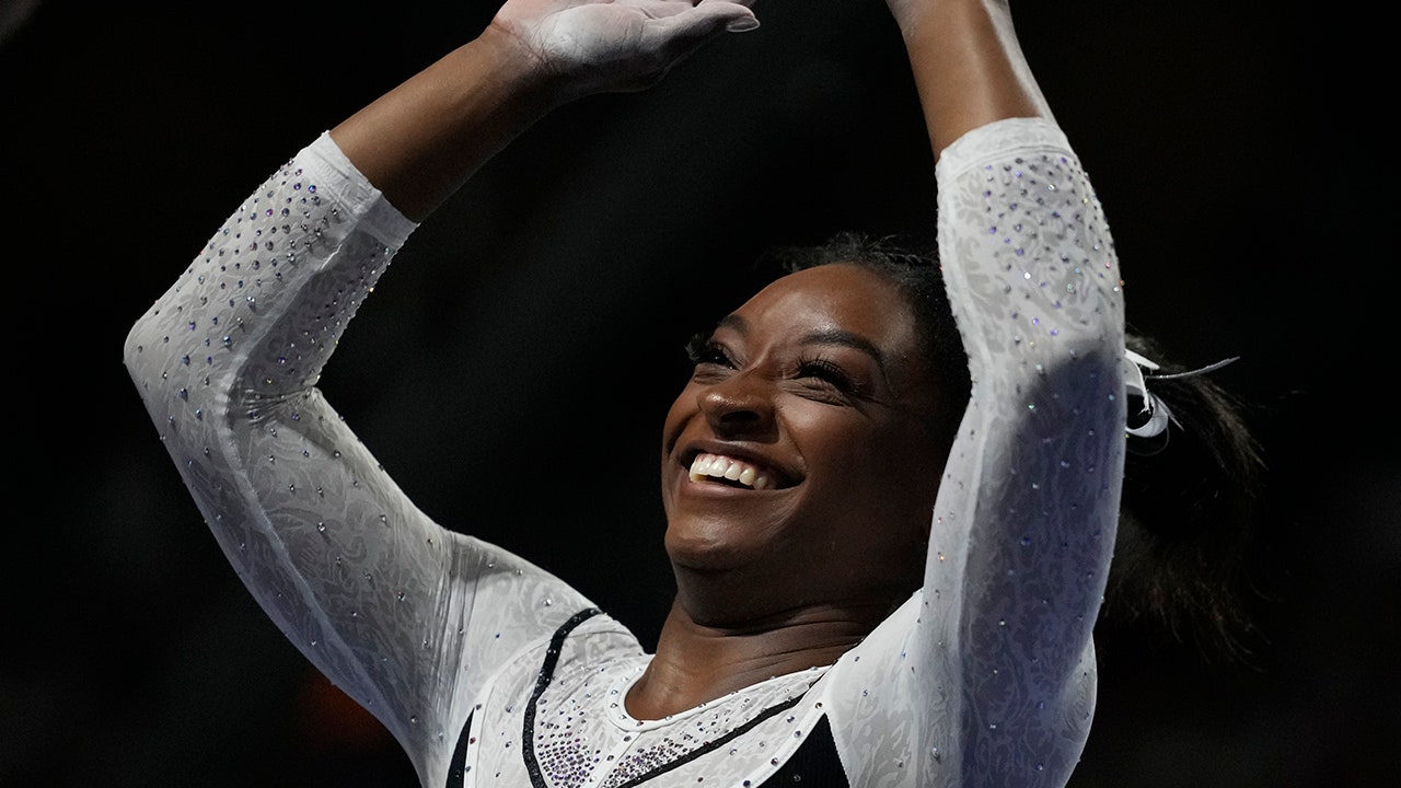 958123f8-Simone-Biles3.jpg