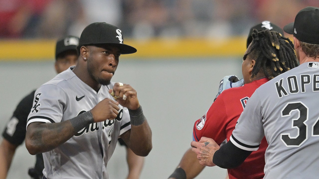 Tim-Anderson-Jose-Ramirez.jpg