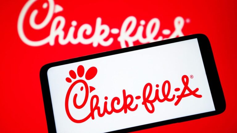 chick-fil-a-app-illustration.jpg