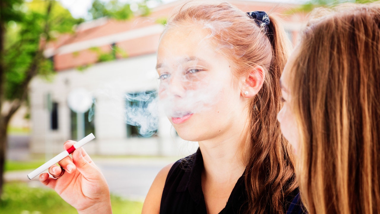 teens-vaping.jpg