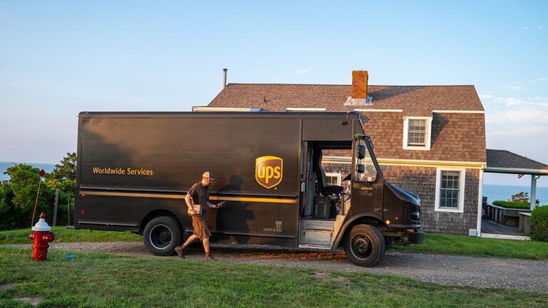 ups-strikers-1.jpg