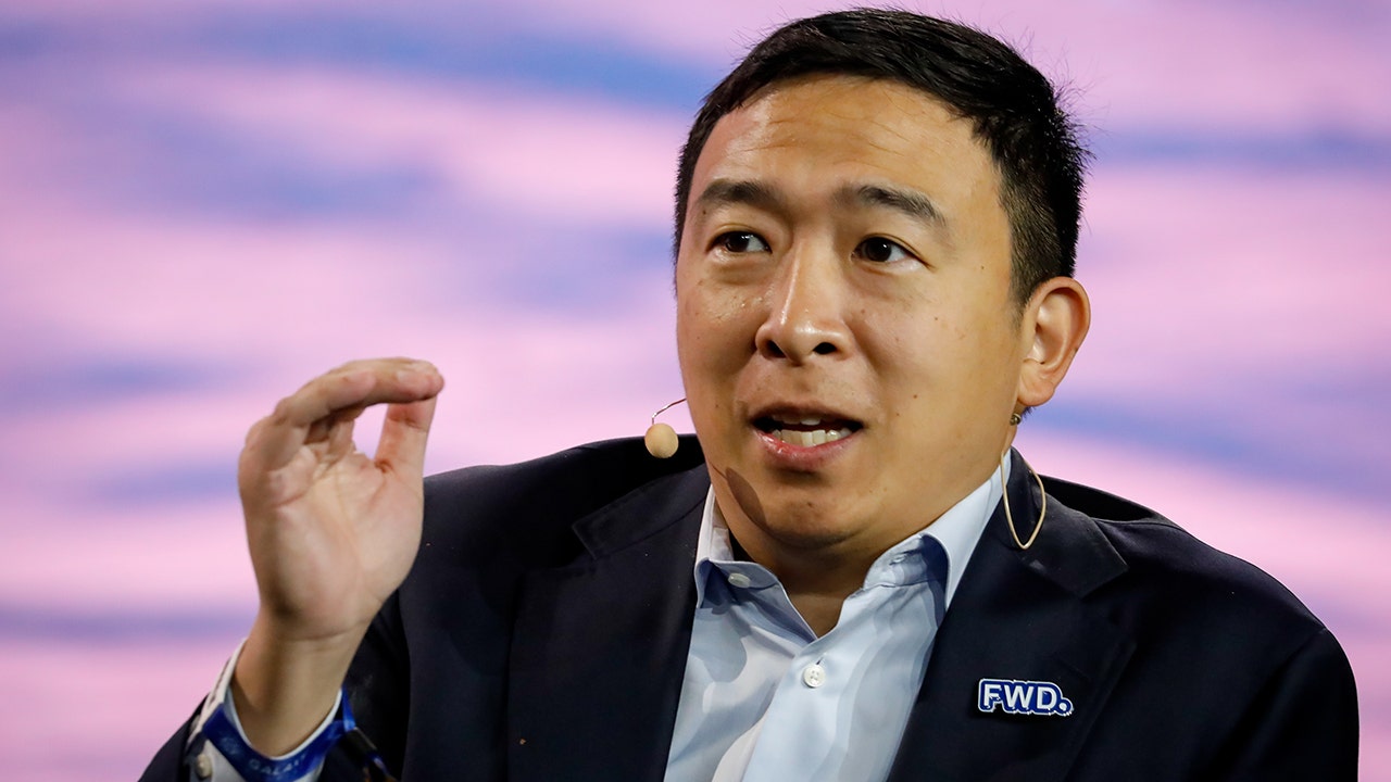 ANDREW-YANG-BITCOIN-GETTY.jpg