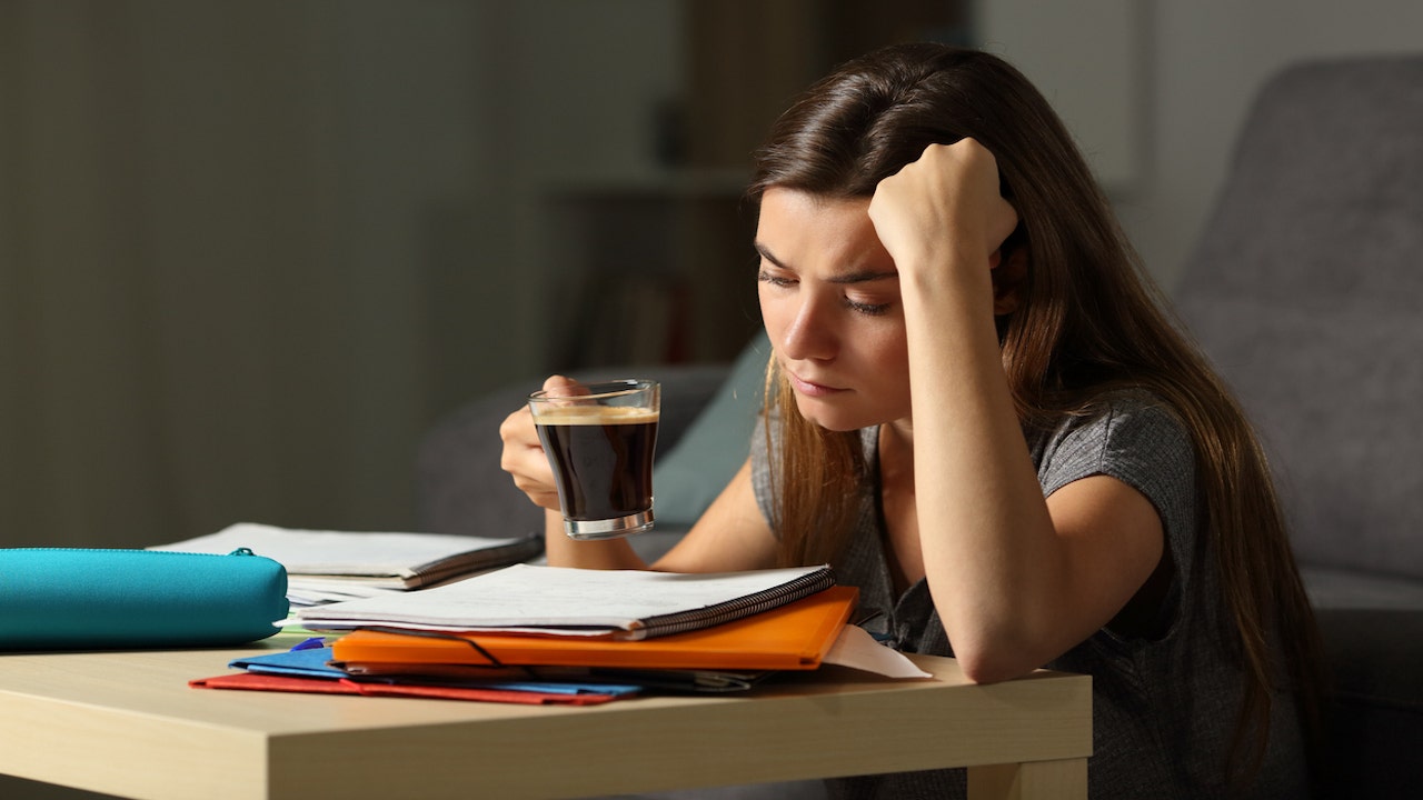 college-girl-drinking-coffee.jpg