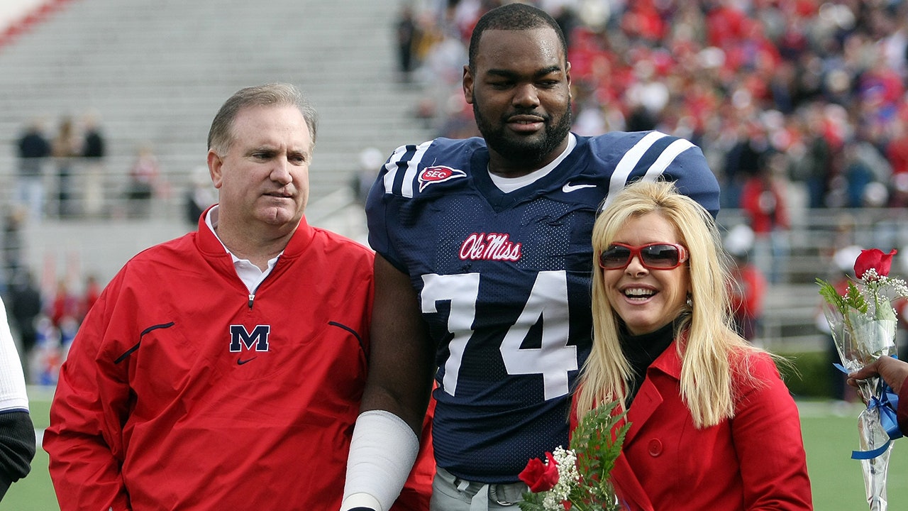 michael-oher-tuohy-family.jpg