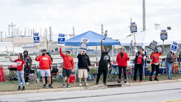 uaw-strike-1.jpg