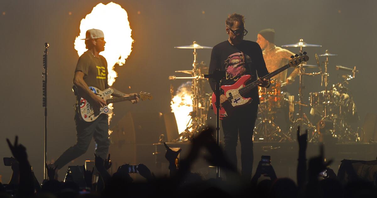 1311714-blink-182-concert-pechanga-012.jpg