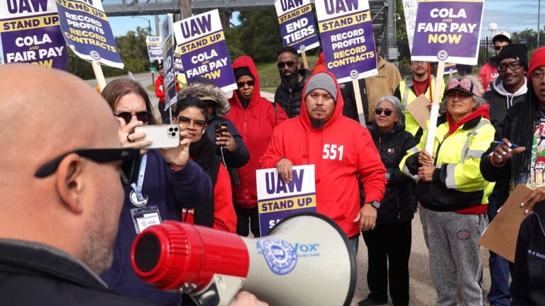 6821765c-uaw-strike.jpg